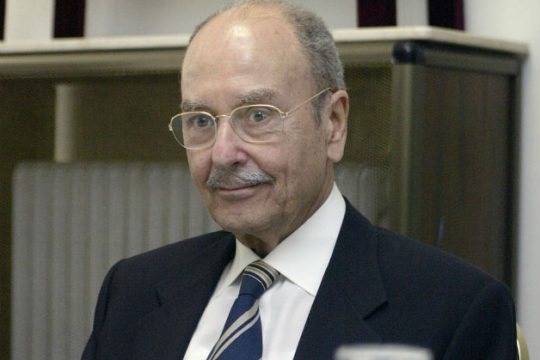 Σε σοβαρή κατάσταση νοσηλεύεται ο Κωστής Στεφανόπουλος
