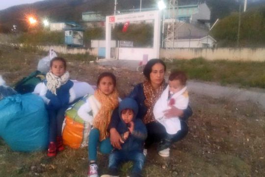 Ελεύθεροι οι επτά από τους δέκα παράνομα απελαθέντες Σύρους