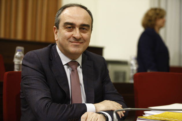 Ποιος δεν αφήνει τη Ν.Δ. να… πουλάει μπρελόκ;