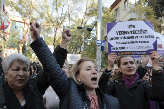 Αποσύρθηκε ο νόμος για γάμo βιαστή – θύματος