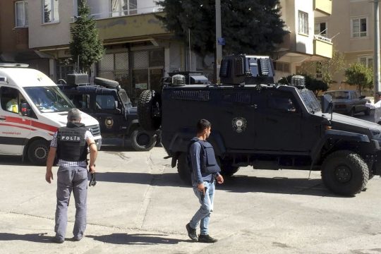 Αιματηρή έκρηξη βόμβας στην Κωνσταντινούπολη