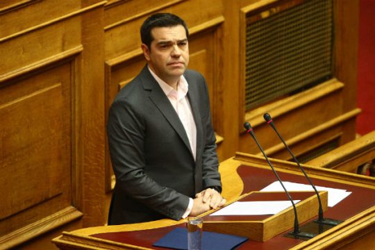 «Τραυματισμένη η δημοκρατία την εποχή των μνημονίων»