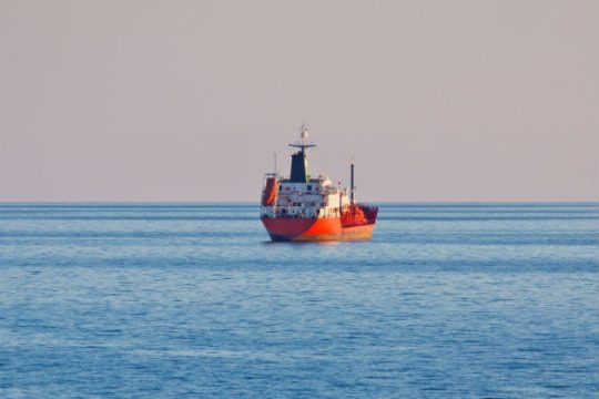 Reuters: Η Ρωσία «σπάει» το εμπάργκο καυσίμων προς τη Συρία