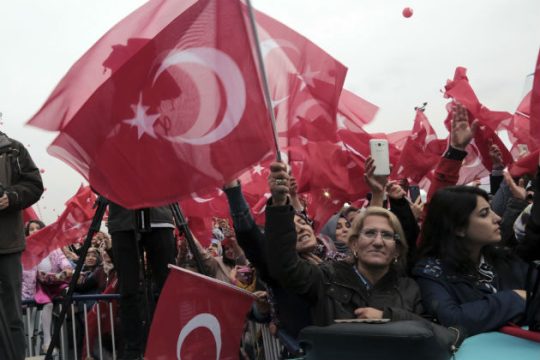 Η Τουρκία εγκαταλείπει τη δημοκρατία, η Ευρώπη μπροστά σε νέες αποφάσεις