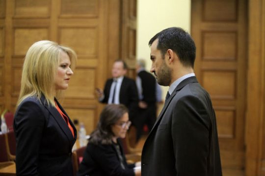 Ένταση στη συζήτηση του ν/σ για τα προαπαιτούμενα