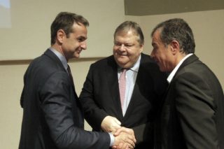 Πολιτικοί και οι τρεις σωματοφύλακες