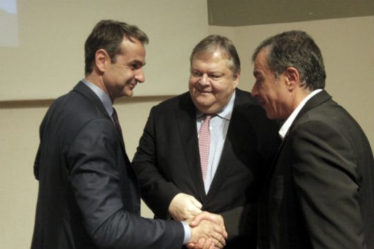 Πολιτικοί και οι τρεις σωματοφύλακες