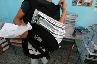 Αναφορά στον εισαγγελέα για τις «5.000 υποτροφίες»