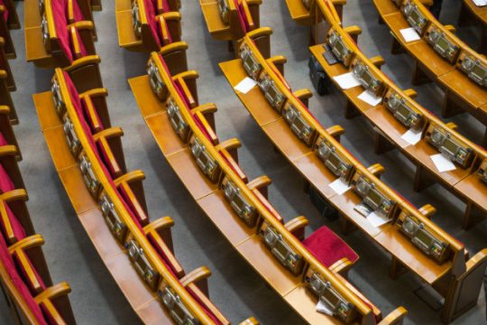 Συστηματικός εκφοβισμός μέσα στα Κοινοβούλια
