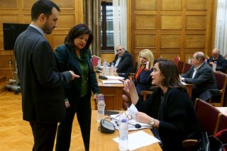 Κοινοβουλευτικό σπριντ για δύο προαπαιτούμενα