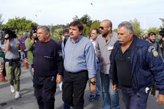Διάλογος αλλά και ένταση στην περιοδεία Ξανθού στο Ηράκλειο