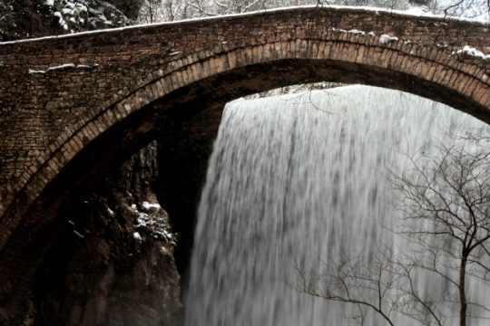 Καταιγίδες το Σαββατοκύριακο, χιόνια από Δευτέρα