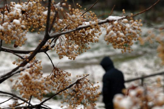 Χιόνια και στην Αττική, κάθετη πτώση της θερμοκρασίας