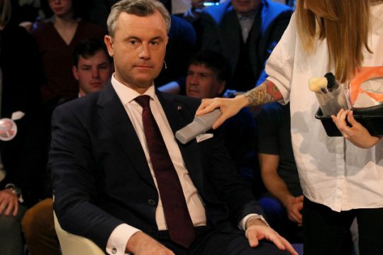 Ακροδεξιές σκέψεις για δημοψήφισμα για την ΕΕ στην Αυστρία