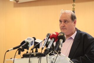 Ένα χειροκρότημα για τον Νίκο Φίλη
