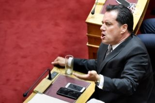 Σκωπτικές αντιδράσεις από την αντιπολίτευση