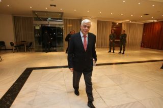 «Δεν διεκδικούμε αλλά και δεν παραχωρούμε τίποτα»