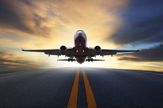 Απειλή για βόμβα προσγειώνει αεροπλάνο στην Πράγα