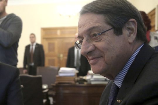Τρίωρη συνάντηση Αναστασιάδη-Ακιντζί