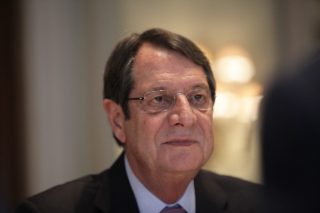 «Μόνο ικανοποιητική λύση για το λαό σε δημοψήφισμα»