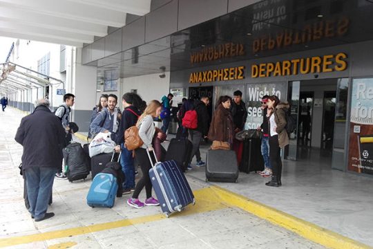 Αεροπορικώς επέστρεψαν οι μαθητές