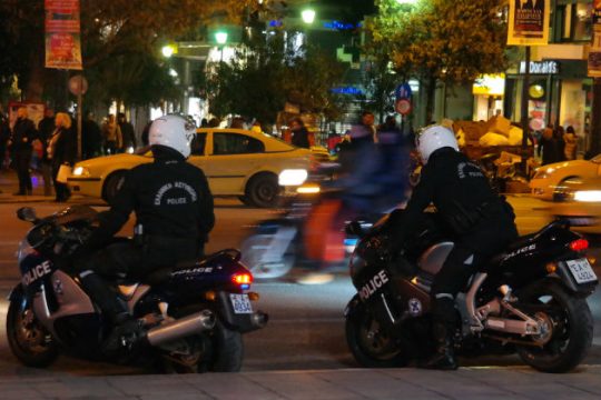 Γκαζάκια σε σύνδεσμο φιλάθλων τα ξημερώματα
