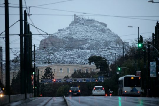 Χωρίς σοβαρά προβλήματα η επέλαση του χιονιά