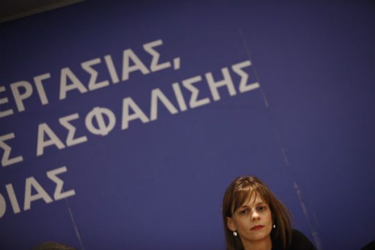 Αιχμές Αχτσιόγλου για την… αφωνία των εκπροσώπων της Κομισιόν