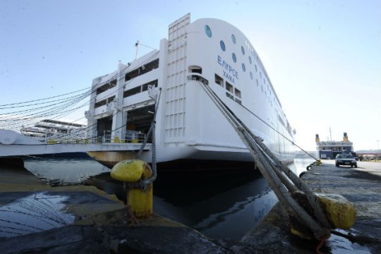 Σε θρίλερ εξελίσσεται η μετωπική κυβέρνησης – ναυτεργατών