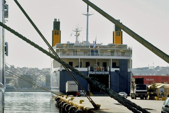 Ελυσαν κάβους τα πλοία έπειτα από απεργία 9 ημερών