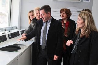 Κοινωνικό Πλυντήριο για 10.000 οικογένειες