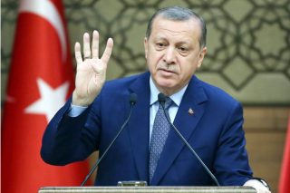 Ο Ερντογάν παίρνει όλες τις εξουσίες πάνω του