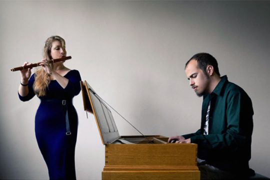 Ατμοσφαιρικά Χριστούγεννα στον μικρό ναό