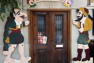 Τριγωνικές συναλλαγές με κόλπα Καραγκιόζη