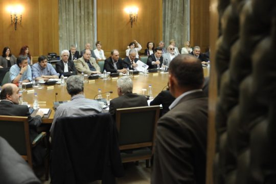 «Μονομέρεια που αγγίζει την πολιτική σκοπιμότητα»