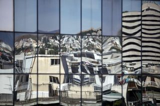 Ανάμεσα στις αστικές ρωγμές