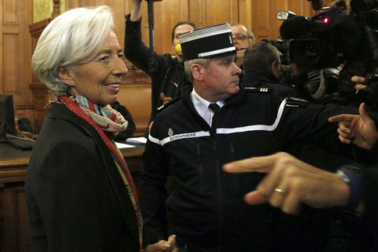 Γλίτωσε τη φυλακή, αλλά η «βαριά» καρέκλα τρίζει…