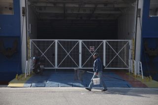 Φορτηγό χτύπησε ανθυποπλοίαρχο στο λιμάνι της Σίφνου