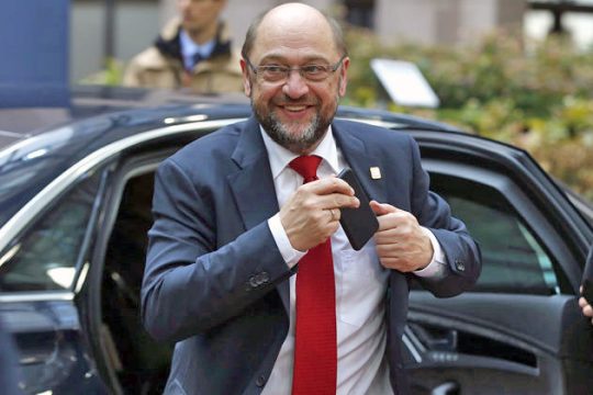 Πόλεμος ισχύος στην Ευρώπη μεταξύ Λαϊκού Κόμματος και Σοσιαλδημοκρατών