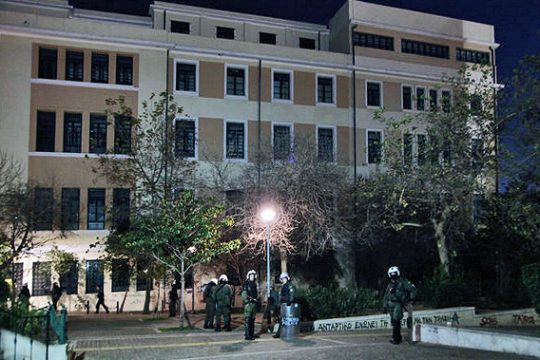 Νόμοι και… εξαιρέσεις