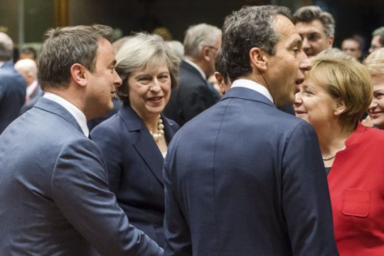 Η Κομισιόν στα παλιά τους τα παπούτσια!