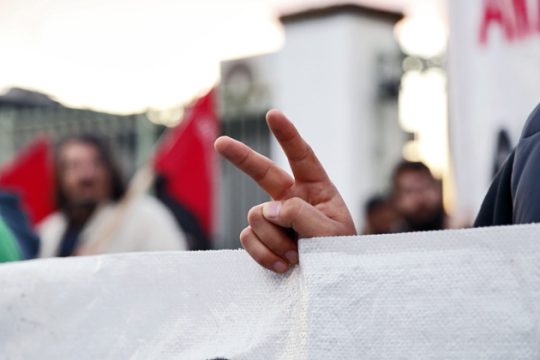 ΛΑ.Ε.: «Κρυφές “αμαρτωλές” συμφωνίες κυβέρνησης-Ε.Ε. για το προσφυγικό»