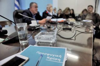 Πρόσφυγες με ταυτότητα και μετρητά
