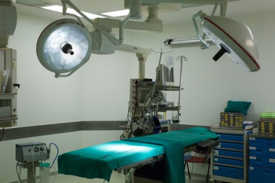 Ποινική δίωξη σε δύο εταιρείες προμήθειας ιατρικών υλικών