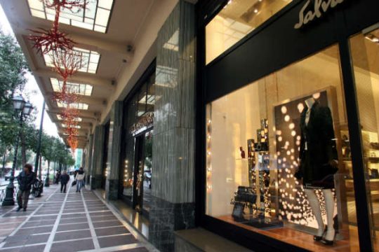 Εορταστικό ωράριο στα εμπορικά καταστήματα