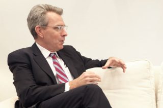 «Σοβαρευτείτε» να επενδύσουμε