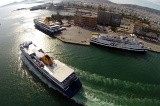 «Ποδαρικό» στο λιμάνι του Πειραιά