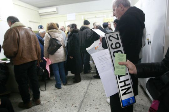 Επιστροφή πινακίδων και αδειών εν όψει γιορτών