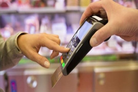 Όλες οι αλλαγές για «πλαστικό» και «μαύρο» χρήμα από το νέο έτος