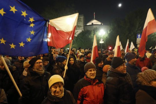 Κλιμακώνεται η πολιτική κρίση στην Πολωνία
